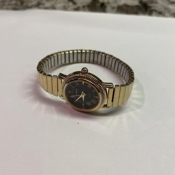 Working - Woman’s Signed McGregor LMG 515 Gold Tone Stretchy Stretch Wrist Watch - Picture 1 of 12